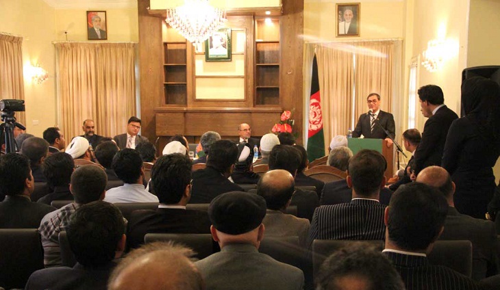 دیدار وزیر دفاع با دیپلمات ها و نمایندگان جامعه مهاجرین افغانستان در ایران