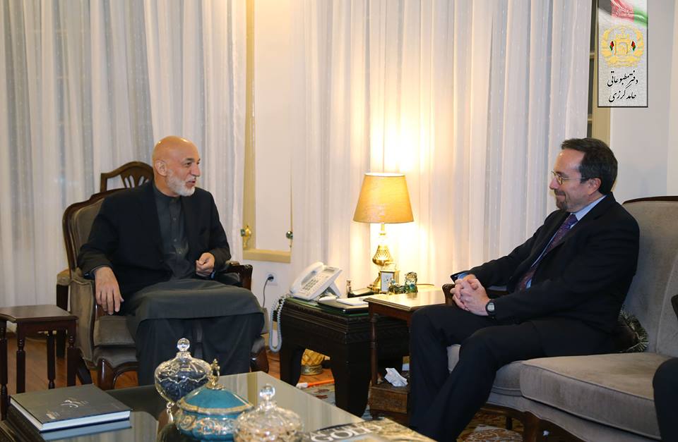حامد کرزی با سفیر امریکا در کابل دیدار کرد