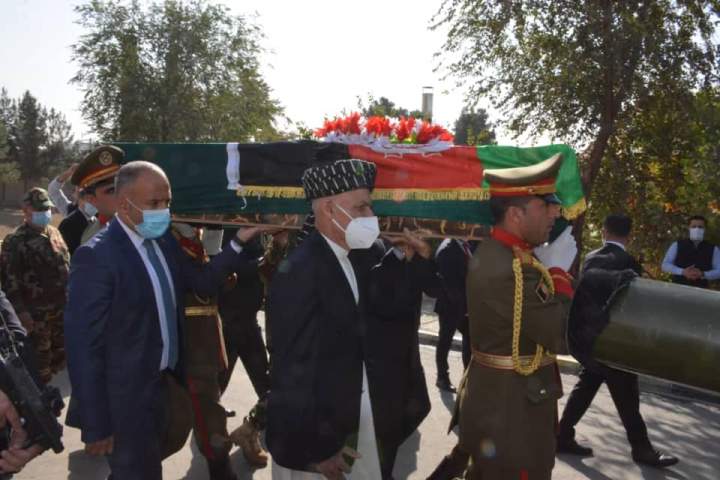 مراسم تشییع جنازه خلبانان نیروهای هوایی ارتش با حضور رئیس جمهور برگزار شد