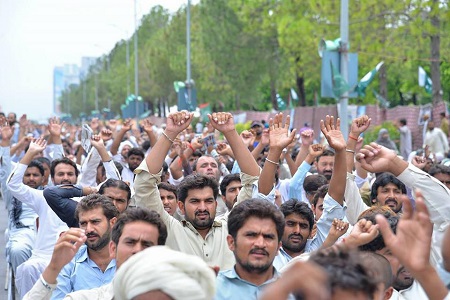 تجمع بزرگ شیعیان و علمای پاکستان علیه مشارکت اسلام آباد در جنایات آل سعود 