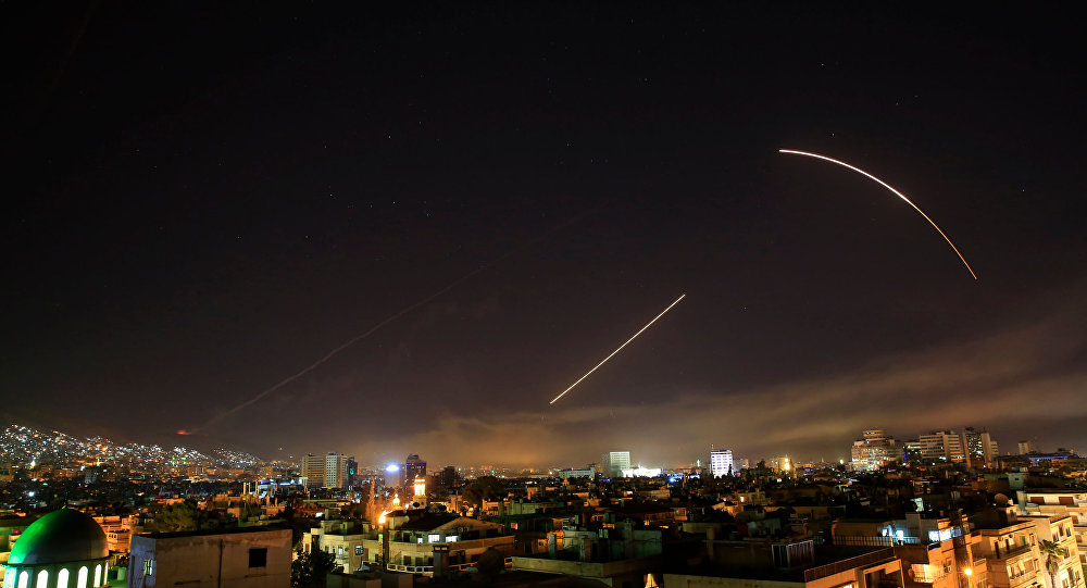 حمله موشکی رژیم صهیونیستی به غرب دمشق و واکنش پدافندی سوریه