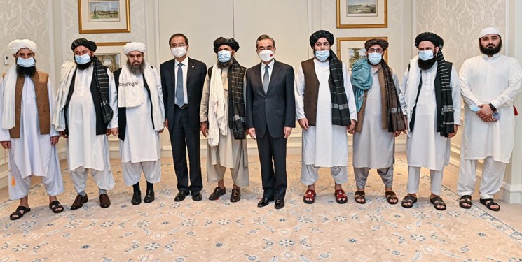  معاون نخست وزیر طالبان با وزیر خارجه چین در دوحه دیدار کرد 