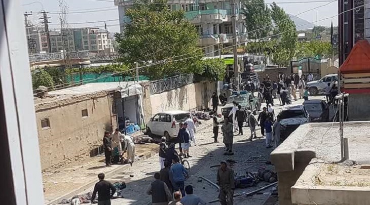 مرکز توزیع شناسنامه های کاغذی در غرب کابل هدف حمله انتحاری قرار گرفت