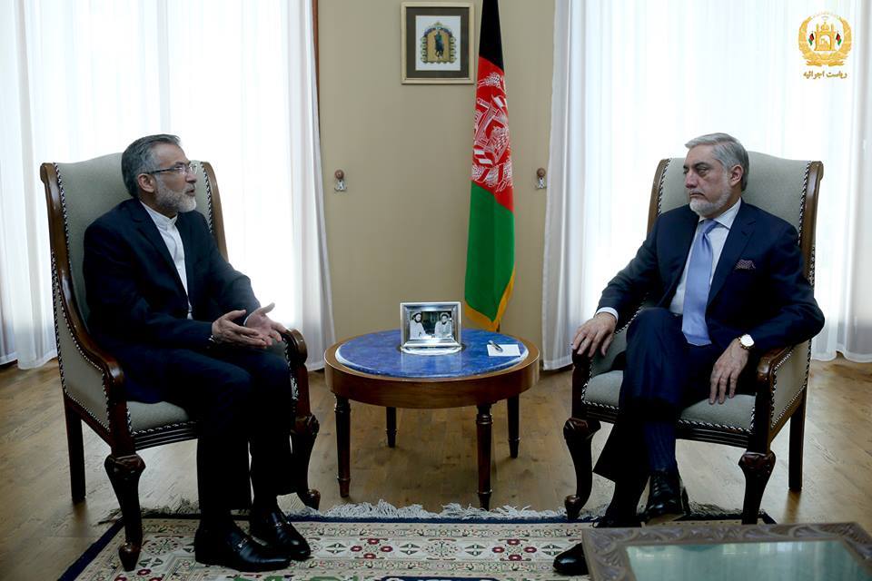 گسترش روابط ایران و افغانستان محور گفتگوی سفیر ایران و رئیس اجرائیه