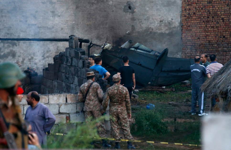سقوط یک هواپیمای نظامی در پاکستان 29 کشته و زخمی برجا گذاشت