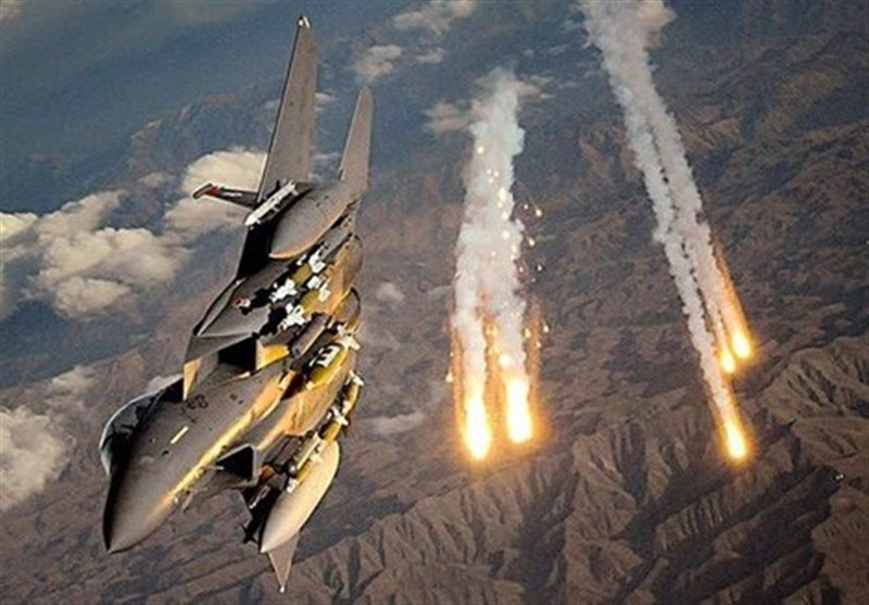 نیروهای آمریکایی در حمایت از داعش خط دفاعی طالبان را بمباران کردند 