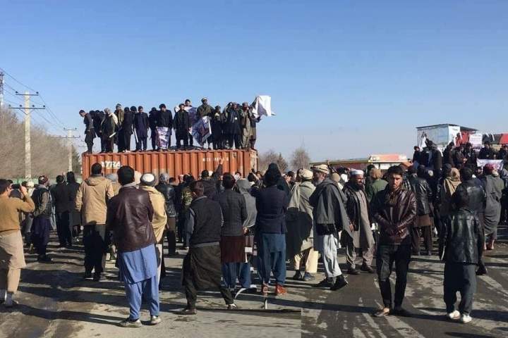 نامزدان معترض انتخابات پارلمانی دروازه های کابل را بستند