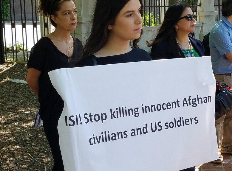 تظاهرات شهروندان افغانستان و آمریکا مقابل سفارت پاکستان+تصاویر