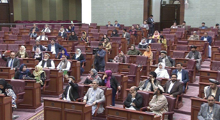 نمایندگان در آخرین نشست دور شانزدهم مجلس: ما باید از مردم افغانستان معذرت خواهی کنیم!