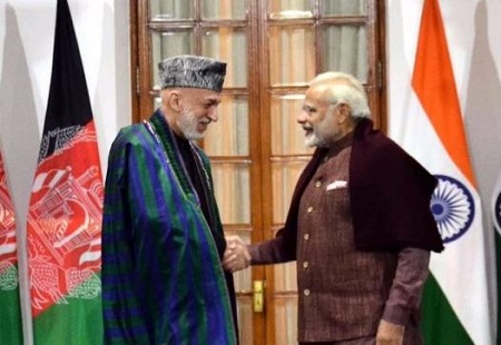 حامد کرزى با نخست وزیر هند در مورد امنیت افغانستان صحبت کرده است
