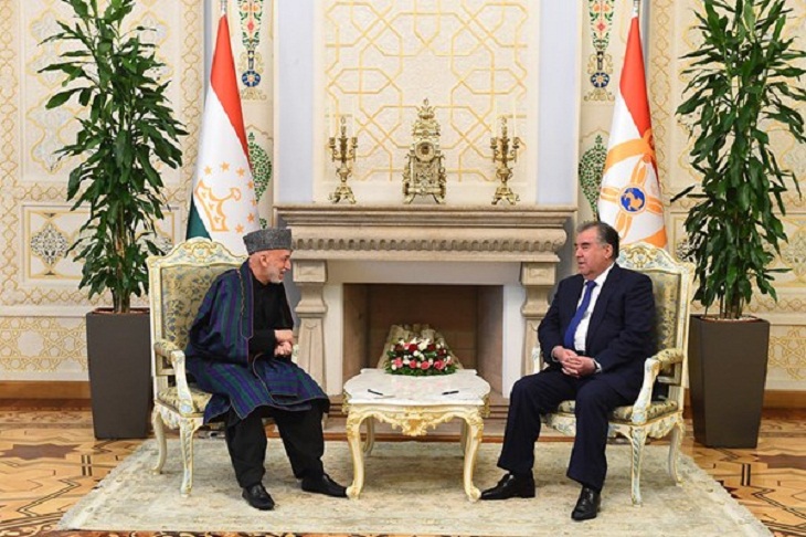 کرزی در سفر به تاجیکستان با رئیس جمهور این کشور دیدار و گفت وگو کرد