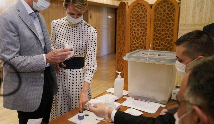 بشار اسد و همسرش پای صندوق رای