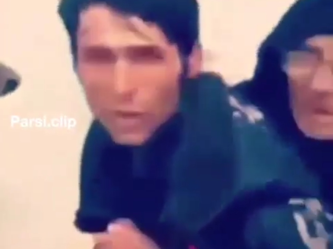 پسر افغانستانی تمام مسیر نجف تا کربلا مادرش را حمل کرد!+ویدیو