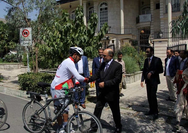 استقبال گرم سفیر افغانستان در تهران از تیم شش نفری دوچرخه سواران هرات
