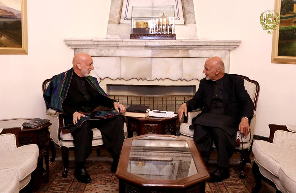 دیدار و گفتگوی رییس جمهور غنی با حامد کرزی پیرامون صلح با طالبان