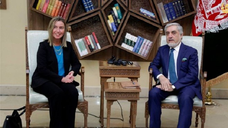 عبدالله و موگرینی بر حفظ دستاوردهای افغانستان در روند صلح تاکید کردند