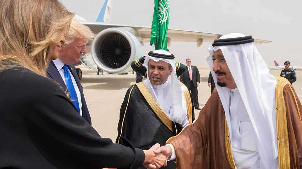 ترامپ: پادشاه عربستان چند بار دست ملانیا را بوسیده است