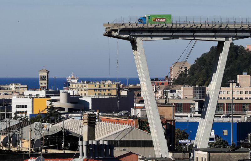 آمار تلفات ریزش پل در ایتالیا به 38 تن رسید 