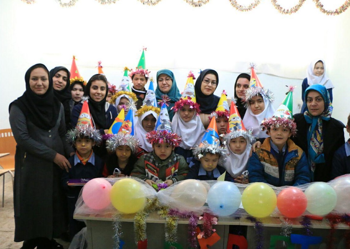 مراسم شب یلدای دانش آموزان افغانستانی در مدرسه حامی +عکس