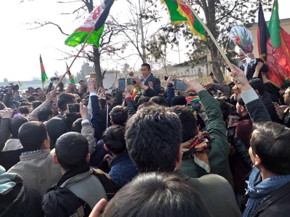 بازگشت صفری و استقبال بی نظیر مردم در میدان هوایی حامد کرزی