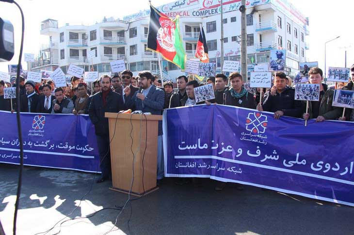 اعتراض به نشست مسکو مقابل سفارت روسیه در کابل؛ حکومت موقت برگشت به دوران سیاه طالبان است