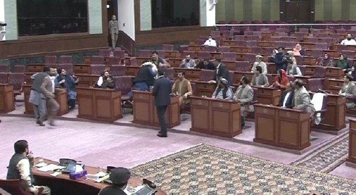 درگیری فزیکی وکلای پارلمان در نشست عمومی مجلس