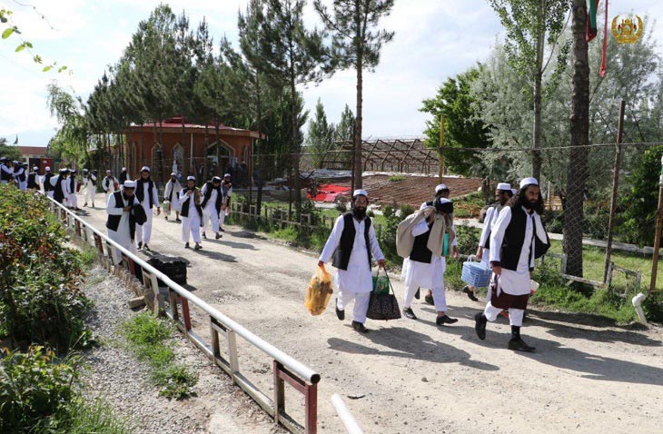 گروه طالبان از تصمیم حکومت برای رهایی دو هزار زندانی  اش استقبال کرد