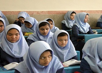 عدم دریافت کتاب درسی دختران دانش آموز اتباع افغانستانی منطقه 19 تهران با قیمت دولتی