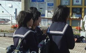  پوشش دختران جاپانی در مدارس +عکس