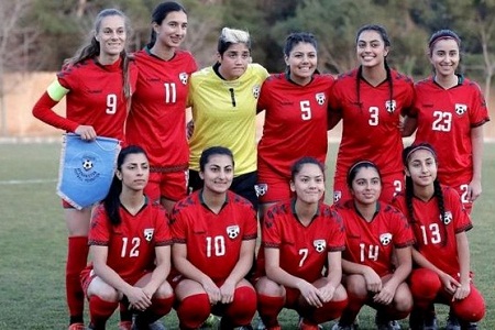 رئیس فدراسیون فوتبال به خاطر پوشش بازیکنان تیم ملی فوتبال زنان کشور عذرخواهی کرد