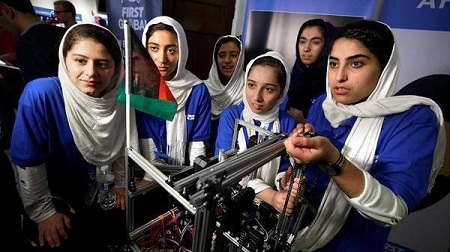 تیم روباتیک دختران کشورمان بازهم جایزه جهانی گرفت