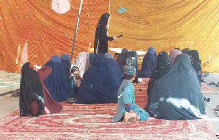 زنان جوزجانی در یک حرکت اعتراضی راه سه روستا را بستند