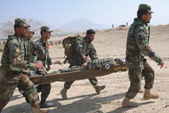 در حمله طالبان به یک قرارگاه نظامی در نیمروز 20 سرباز به شهادت رسیدند