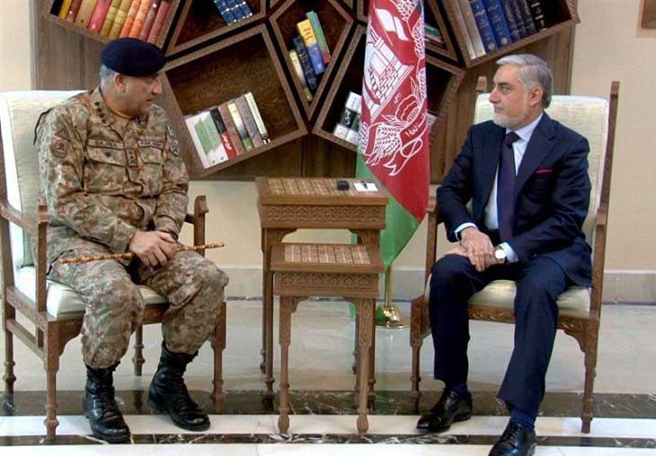 عبدالله در دیدار با رئیس  ستاد ارتش پاکستان: سیاست های اشتباه گذشته به نفع افغانستان و پاکستان نیست