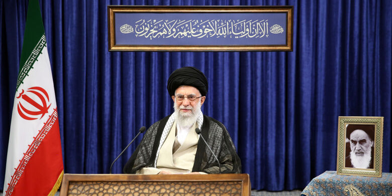 امام خامنه ای: راز ماندگاری نظامِ امام خمینی، همراهی دو کلمه جمهوری و اسلامی است