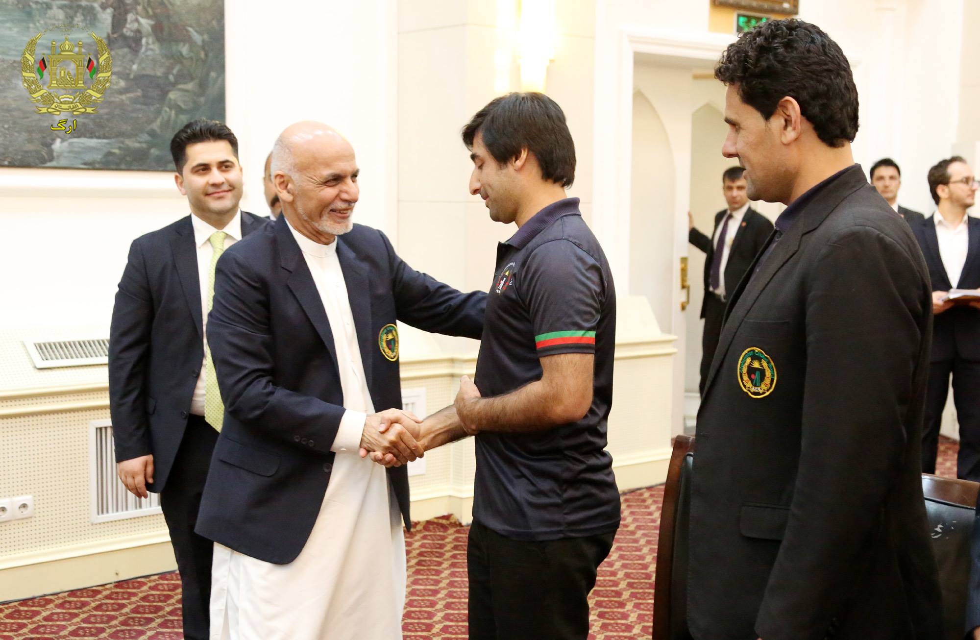  رئیس جمهورغنی به بازیکنان تیم ملی کرکت، مدال های دولتی غازی محمدایوب خان را اعطا کرد