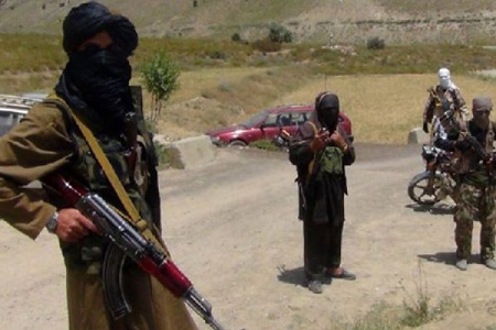 طالبان شاهراه کابل- قندهار را در میدان وردک به روی مسافران بستند
