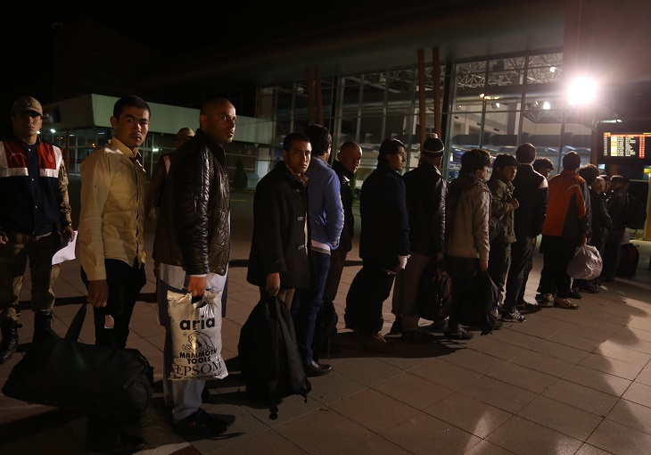 اخراج نخستین گروه پناهجویان افغان از ترکیه پس از توافق کابل و آنکارا