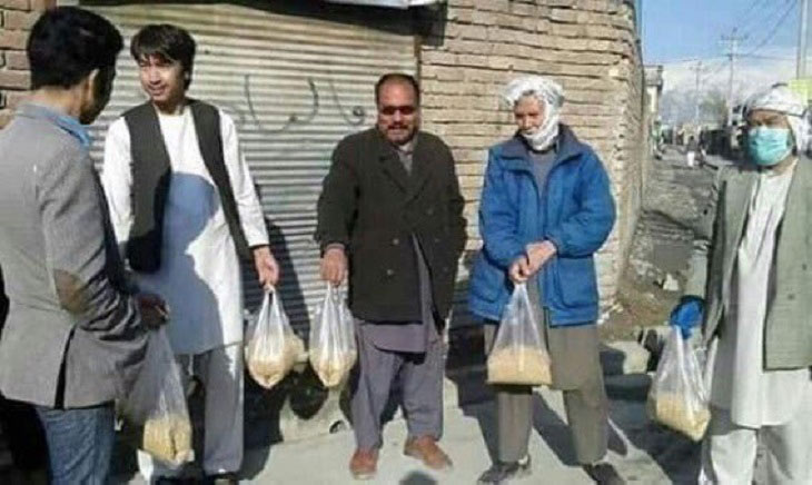 برخورد دو گانه و ناعادلانه حکومت در روند توزیع مواد غذایی در کابل