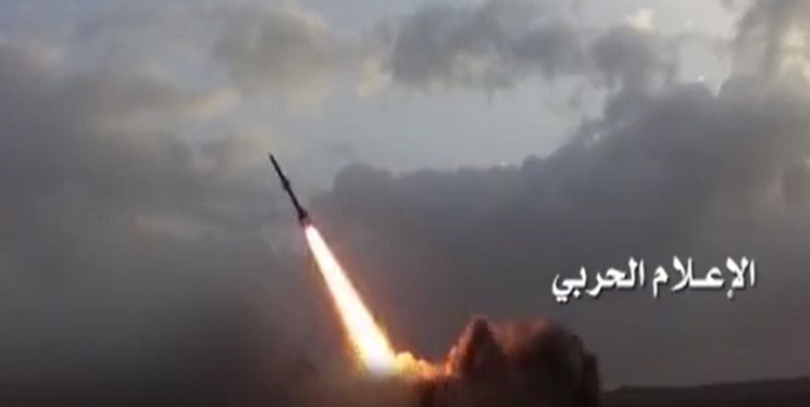 مجری یمنی: شش سال پیش سنگ به سوی سعودی ها پرتاب می کردیم امروز موشک بالستیک