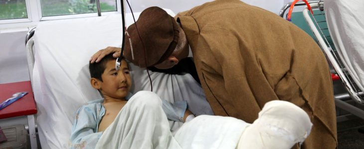 رئیس جمهور از زخمی های حمله مرگبار اخیر در دشت برچی کابل، عیادت کرد