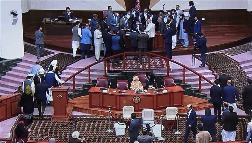 نمایندگان با ادامه تنش در پارلمان زنگ تجزیه کشور را به صدا در می آورند