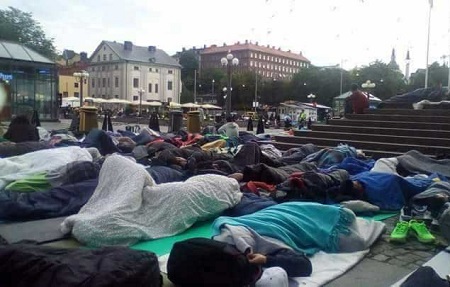 تحصن اعتراضی پناهجویان هموطن در سویدن (عکس)