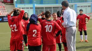 فیفا اتهام آزار جنسی دختران فدراسیون فوتبال زنان افغانستان از سوی مسئولان این نهاد را بررسی می کند