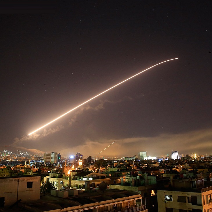 حمله آمریکا، انگلیس و فرانسه به سوریه در همراهی با تروریست ها/دمشق: موشک های مهاجمان به اهداف نرسیدند