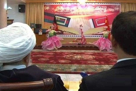 برداشت آزاد: رهبران جهادی در نمایش حوریان چینی(+عکس)