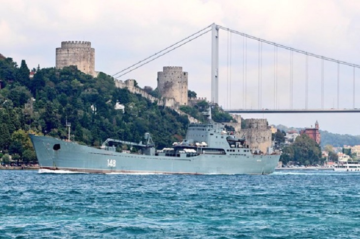 عبور 13 کشتی جنگی روسیه از تنگه بُسفُر به مقصد آب های سوریه