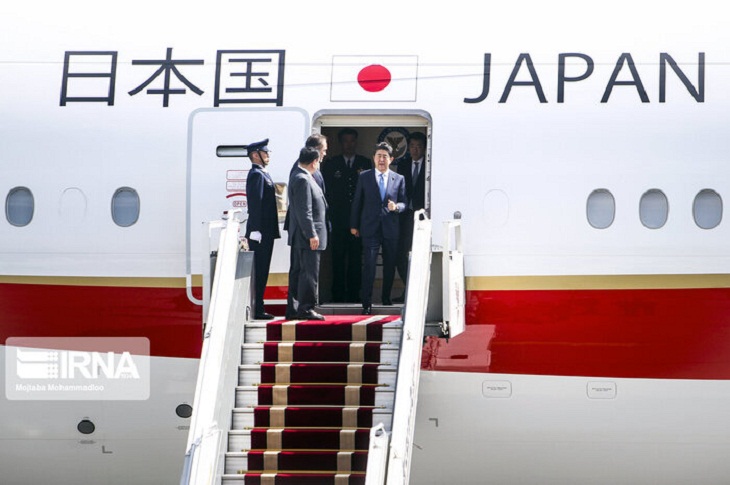 نخست وزیر جاپان دقایقی پیش وارد فرودگاه مهرآباد تهران شد