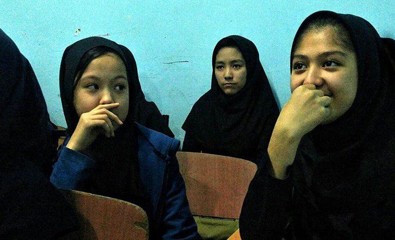 تمام کودکان اتباع افغانستانی صرف نظر از شرایط هویتی و اقامتی می توانند در مدارس ثبت نام کنند