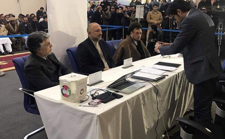 محمد حنیف اتمر برای انتخابات ریاست جمهوری رسماً ثبت نام کرد